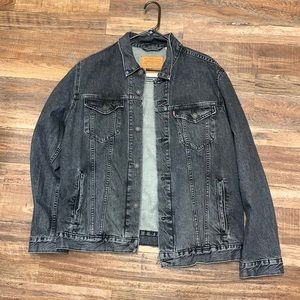 Levi’s trucker jacket. XL. faded black